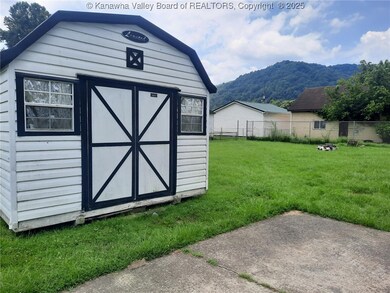 4809 1/2 Church Dr, Charleston, WV 25306 - photo 7