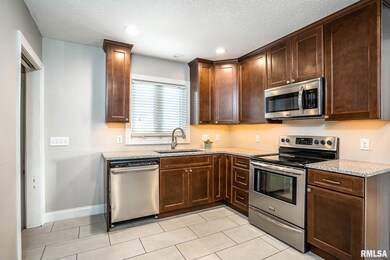 1632 W 37th St, Davenport, IA 52806 - photo 3