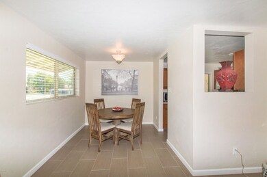 04 Dining Room