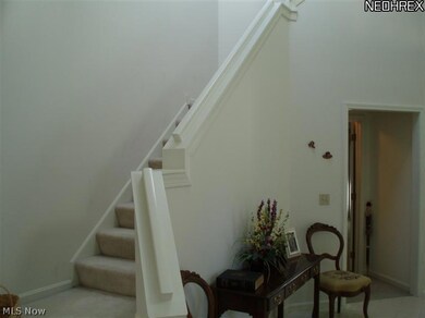 637 Fairfield Ln, Aurora, OH 44202 - photo 2