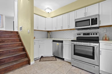 1522 Big Bend Rd unit B, Waukesha, WI 53189 - photo 2