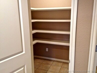 11713 S Locust Ave, Jenks, OK 74037 - photo 6