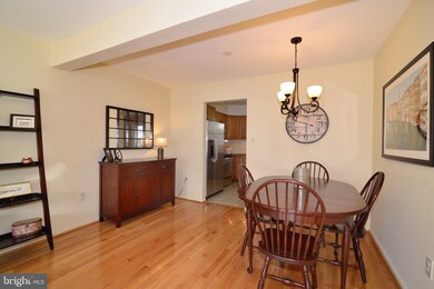 9959 Longford Ct, Vienna, VA 22181 - photo 7