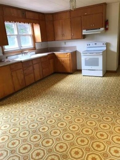 403 Pleasant St, West Rutland, VT 05777 - photo 4