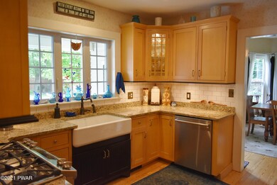 307 W Ann St, Milford, PA 18337 - photo 5