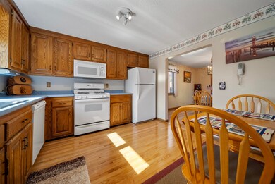 11 Gloucester Ln unit U33, Nashua, NH 03063 - photo 6