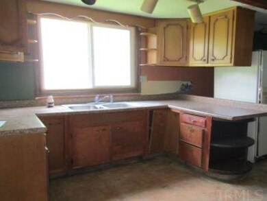 330 E Jones St, Warren, IN 46792 - photo 3