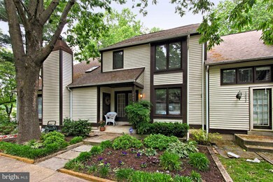 10054 Beacon Pond Ln, Burke, VA 22015 - photo 2