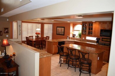 Gourmet Kitchen & Eating Area