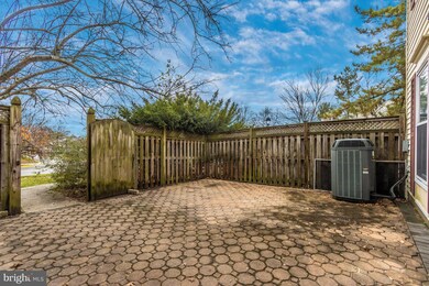 14111 Aldora Cir, Burtonsville, MD 20866 - photo 2