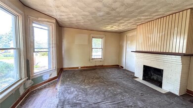 Living Room or possible 1st floor bedroom