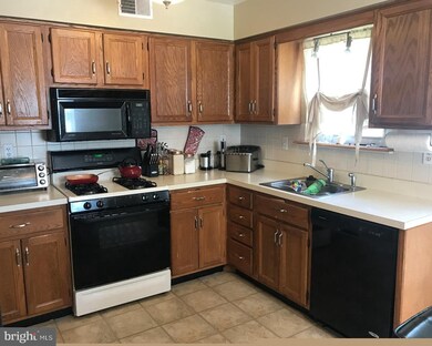 157 Saint Charles St, Drexel Hill, PA 19026 - photo 4