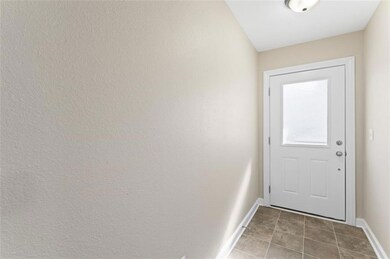 254 N Pointe Ln, Raymore, MO 64083 - photo 3