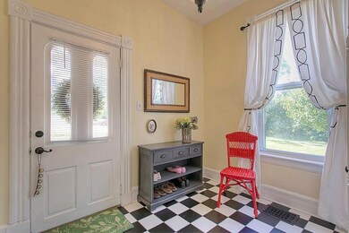 36 E Sharon Rd, Cincinnati, OH 45246 - photo 2