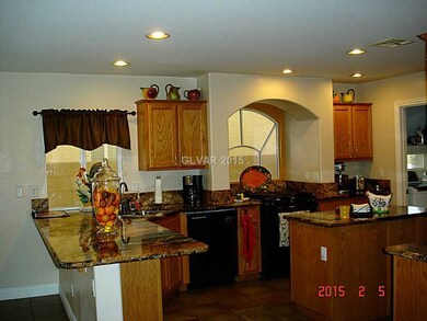 Kitchen. Beautiful Granite!!