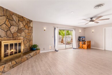 Family room/dining room w/ sliding doors out to ba