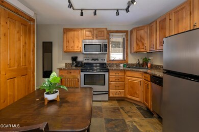 Kitchen (2)
