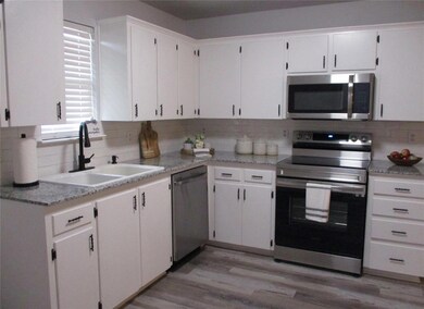 607 Oldham St, Bonham, TX 75418 - photo 5