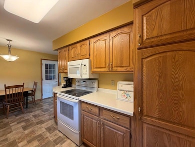 220 S Maple St, La Crescent, MN 55947 - photo 4