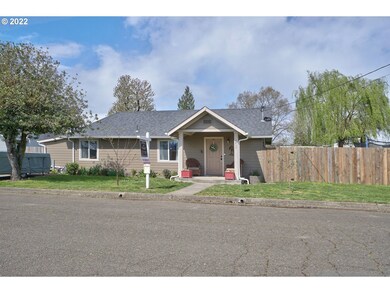 1407 E 10th St, Newberg, OR 97132 - photo 3