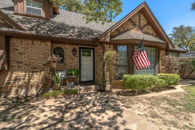 629 Kentwood Cir, Bedford, TX 76021 - photo 4