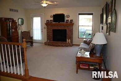 3212 Fieldcrest Dr, Davenport, IA 52806 - photo 2