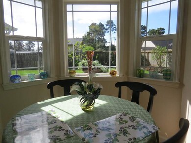 Bright & cheery breakfast nook