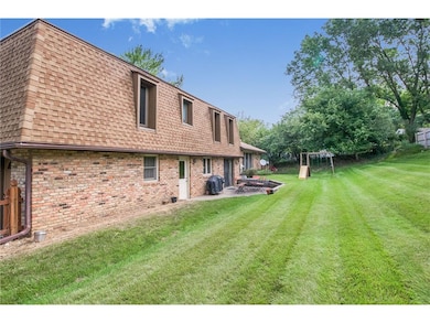 243 Lamplite Ln SE, Cedar Rapids, IA 52403 - photo 2