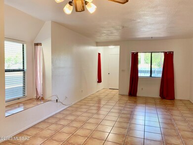 Living room/Bay window
