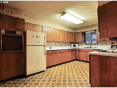 607 NW 12th Ave, Canby, OR 97013 - photo 2