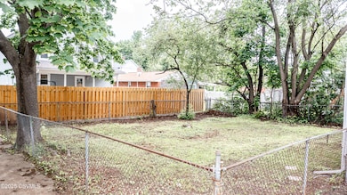 Corner lot -fenced yard