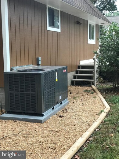 326 Rolando Dr, Colonial Beach, VA 22443 - photo 5