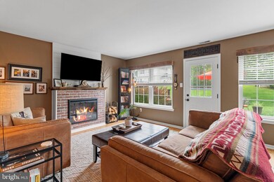 153 Beckys Corner, Chalfont, PA 18914 - photo 4