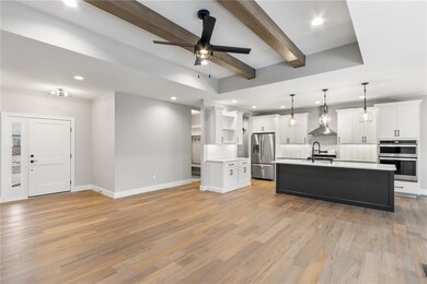 6121 Rapids Ridge Rd, Cedar Rapids, IA 52411 - photo 4