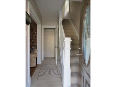 Entry/Foyer.