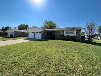 1 Cheyenne Dr, Shawnee, OK 74801 - photo 2