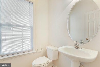 8978 Birch Bay Cir, Lorton, VA 22079 - photo 5