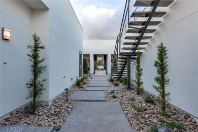 Fully landscaped courtyard with stairs to 360 degr