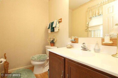 13100 Coralberry Dr, Fairfax, VA 22033 - photo 5