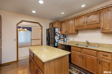 4010 Forest Rd, Davenport, IA 52807 - photo 3