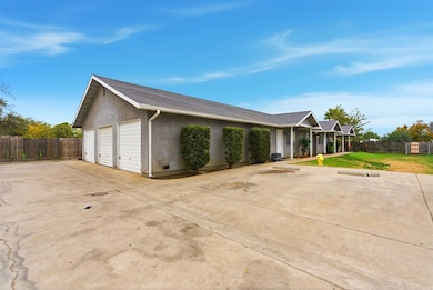 1349 S Liberty St, Visalia, CA 93292 - photo 6