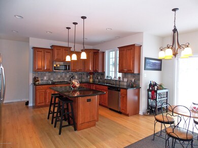 1223 Woodberry Dr, Mountain Top, PA 18707 - photo 3