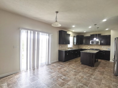 7027 Pinnacle Dr, Columbus, IN 47201 - photo 3