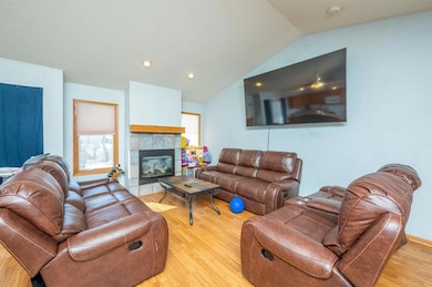 3006 Timber Hill Ct, Des Moines, IA 50320 - photo 2