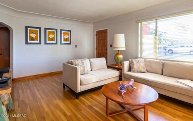 3 living room & entry