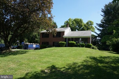215 Canterbury Dr, Wallingford, PA 19086 - photo 2