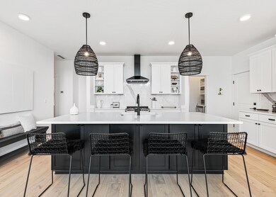 585 S Loop Rd, Jacksonville, OR 97530 - photo 5