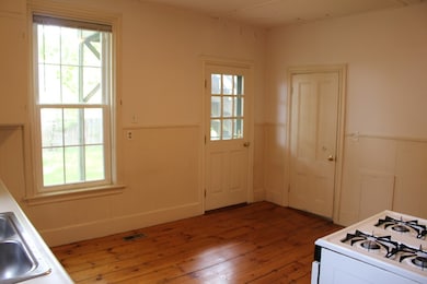 33 Bromfield St, Newburyport, MA 01950 - photo 4