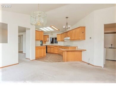 927 SW Alder Cir unit 56, Troutdale, OR 97060 - photo 7