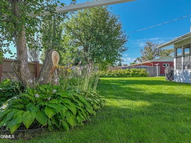 815 14th St W, Williston, ND 58801 - photo 2